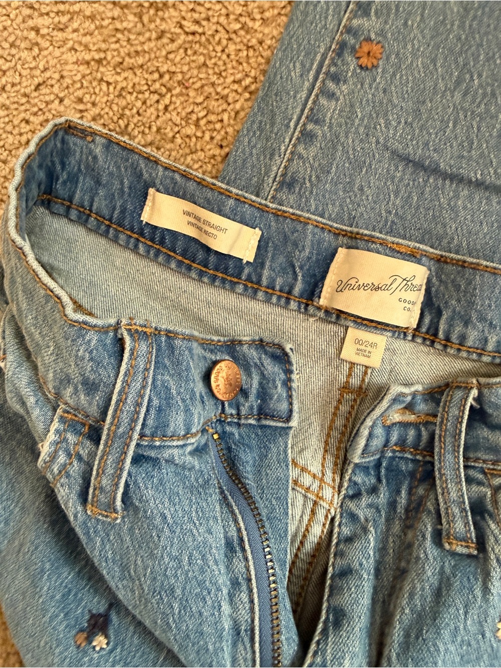 Embroidered Jeans - Picture 2 of 3